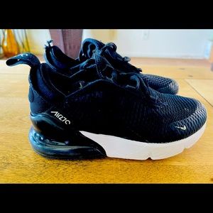 Boys Nikes Air270